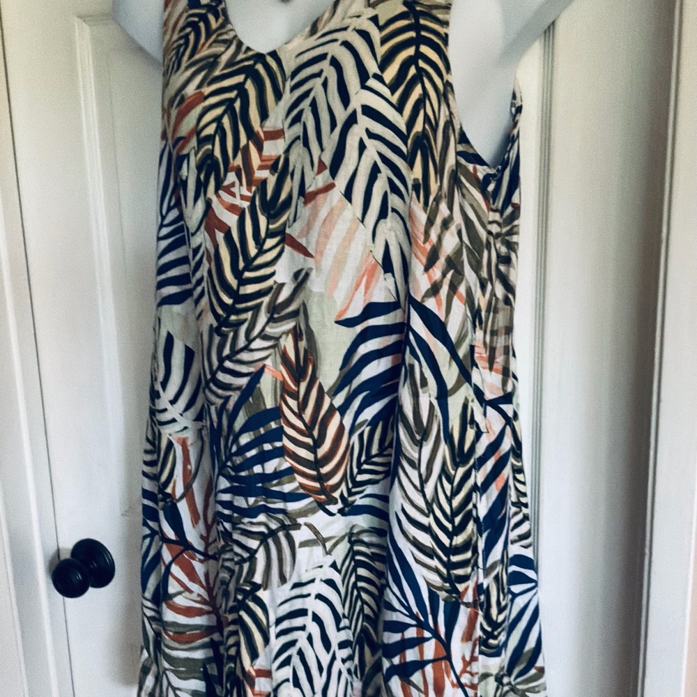 NWOT…TAHARI…100% linen dress